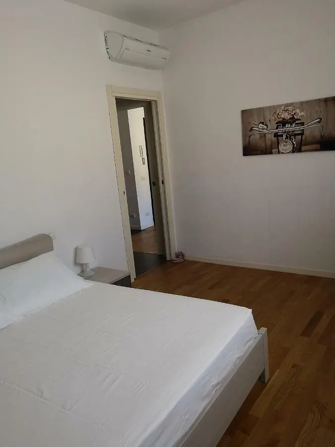 Zubed Apartments-Via Carlo Farini Milan 0*,